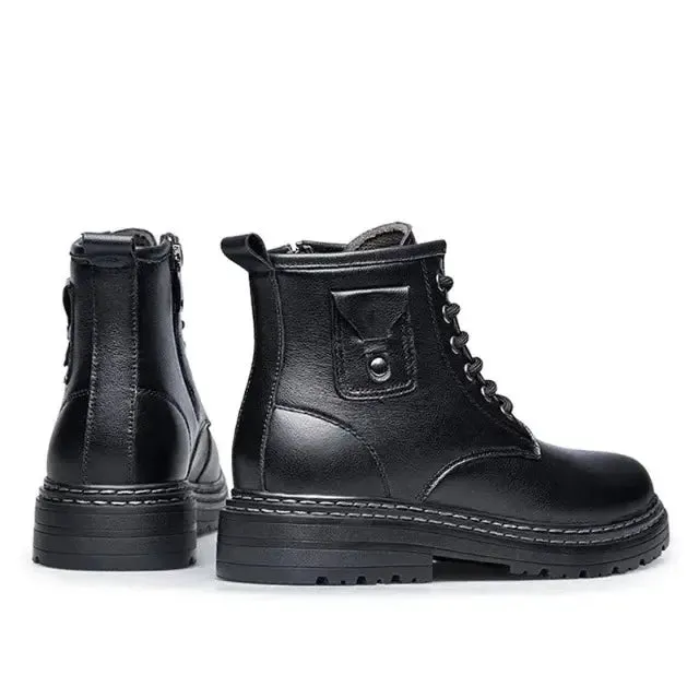 Classic fashion boots slip resistant, waterproof, comfortable and high quality.