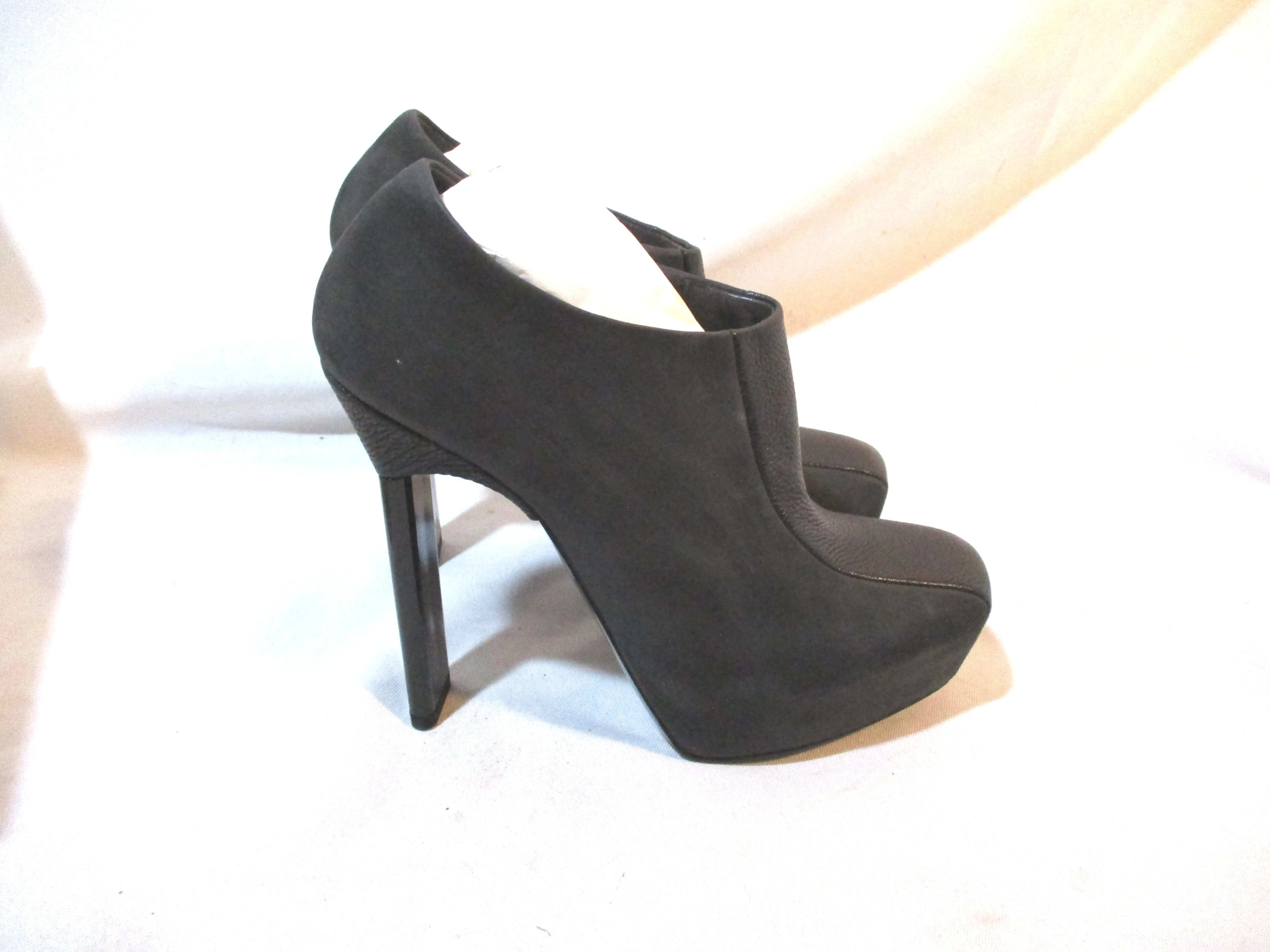 NEW NIB BALENCIAGA NUBUCK Leather Ankle BOOT Bootie 38 BLACK